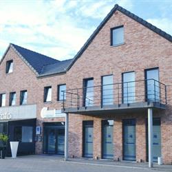 Bertola Assurances, Awans openingstijden