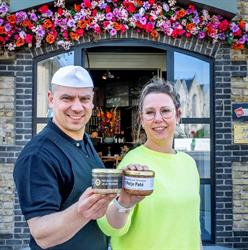 Potje Paté, Alveringem openingstijden