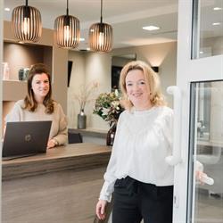 Coiffure Viviane, Heestert openingstijden