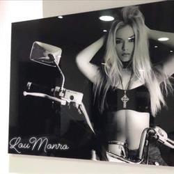 Lou Monro, Jambes openingstijden
