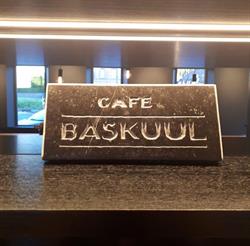 Café Baskuul, Menen openingstijden