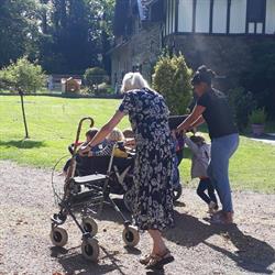 Les mains dans la main, Embourg openingstijden