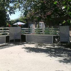 Stal 't Kijkverdriet, Ravels openingstijden