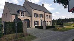 Raamdecoratie Magda, Gierle openingstijden