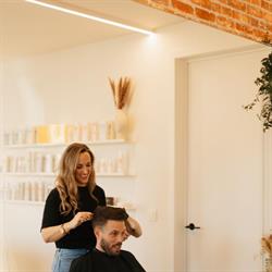 Kapsalon Dot, Loenhout openingstijden