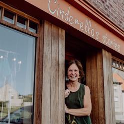 Cinderella's Stories, Denderhoutem openingstijden