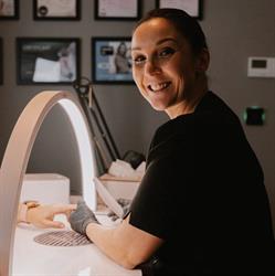 V-Nails, Kuringen openingstijden