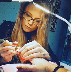 Kim Nails, Lint openingstijden