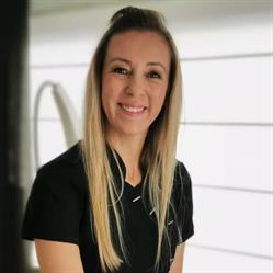 Ella Versa, Haaltert openingstijden