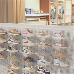 jackie oo, Bonheiden openingstijden